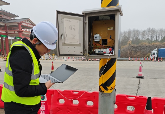 智能防雷防靜電監(jiān)控系統(tǒng)現(xiàn)場安裝調(diào)試